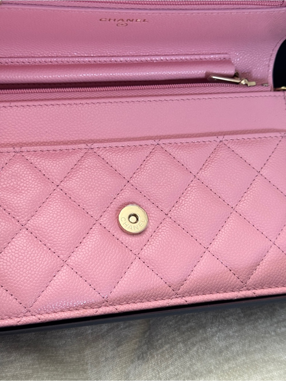 CHANEL Pink Quilted Caviar Leather Wallet Crossbody with Chain - Picture 3 of 10